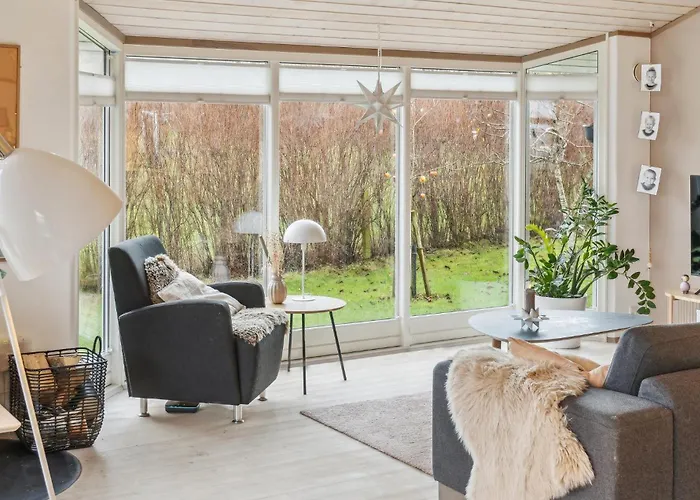 3 Bedroom Pet Friendly In *